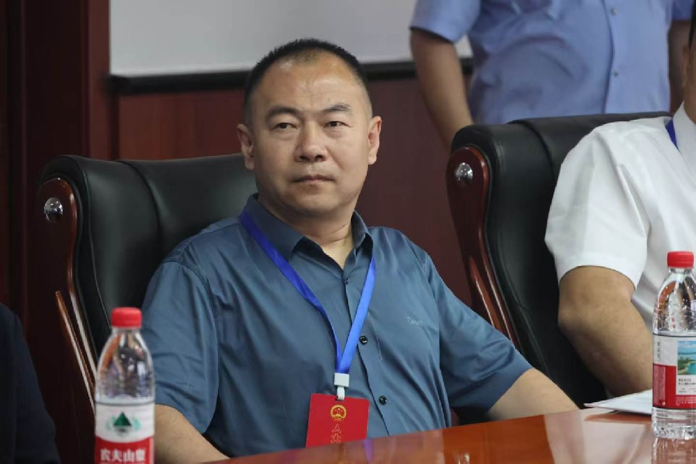 田桩律师照片3.jpg