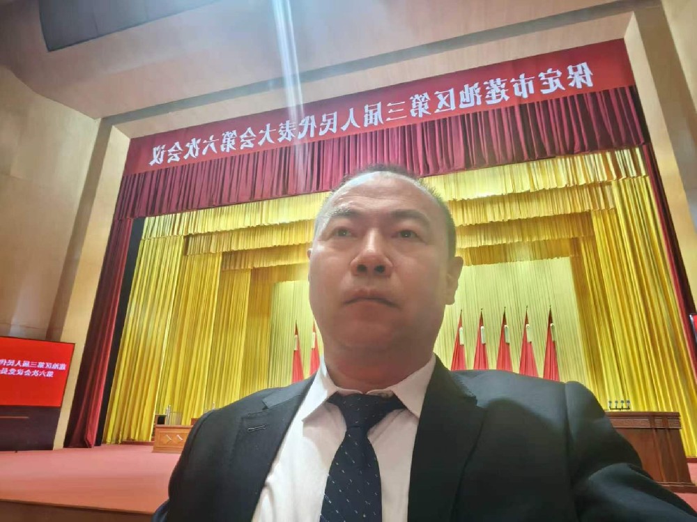 田桩律师照片4.jpg