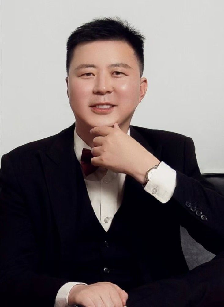 李拥军形象照1.jpg