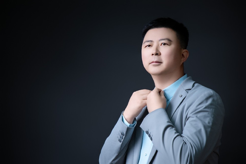 李拥军形象照4.jpg