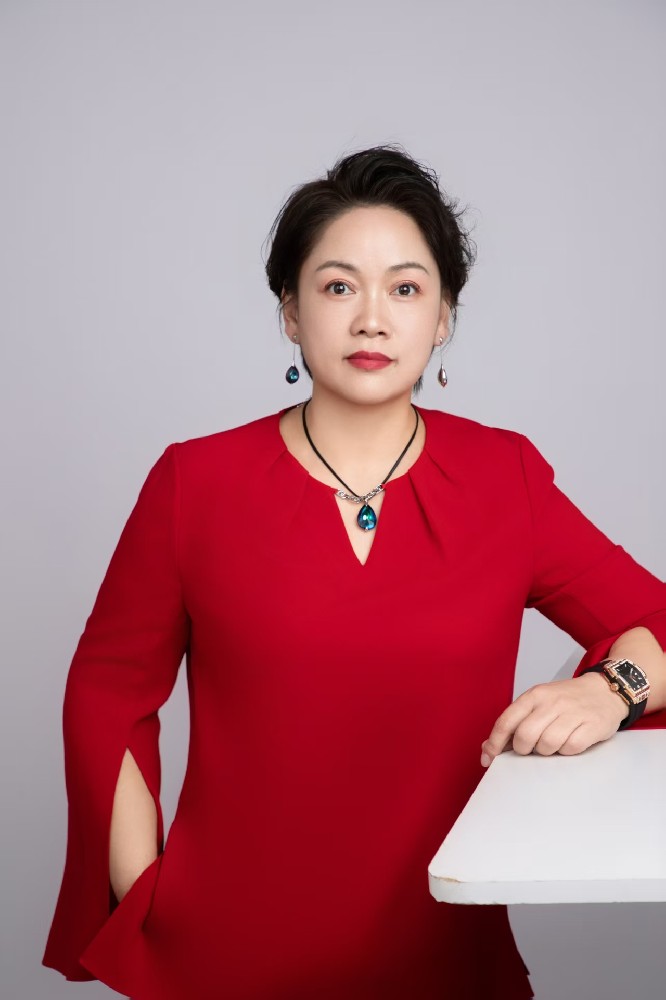 王静个人照 (3).jpg