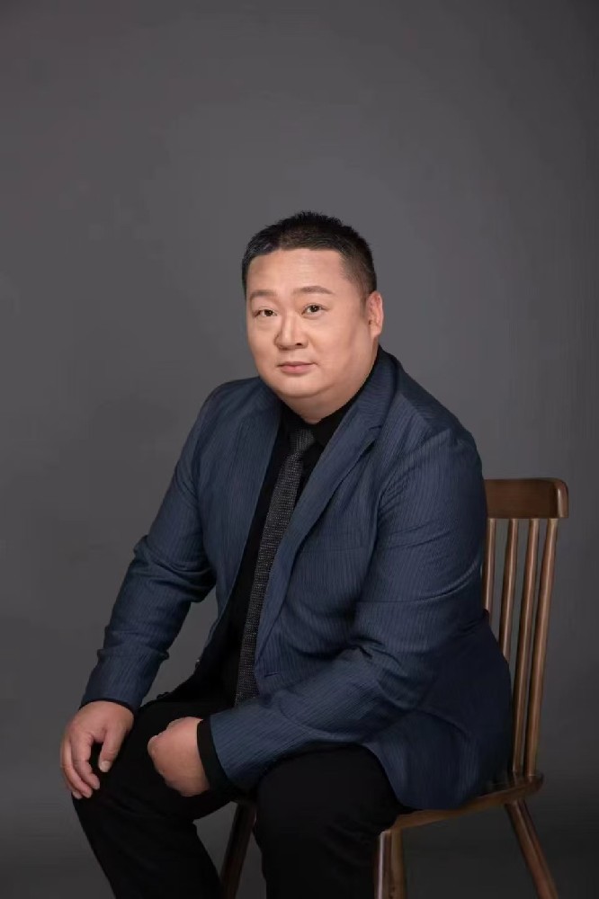 王洪胜照片1.jpg