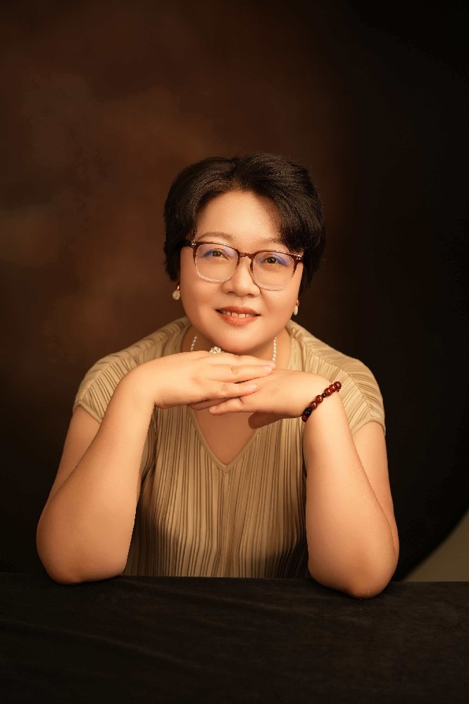 1.形象照1.jpg